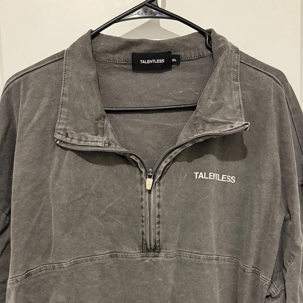 TALENTLESS Gray Half-Zip Jacket - Picture 2 of 3
